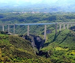 Viadotto_Italia,_autostrada_A3