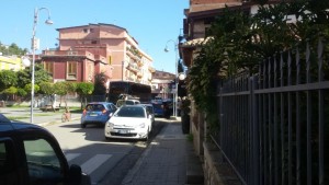 Autobus bloccato su via Lutri