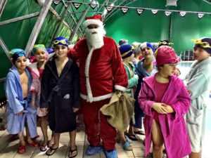 babbo-natale-in-piscina