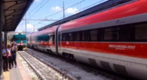 frecciarossa-metaponto-incrocia-littorina
